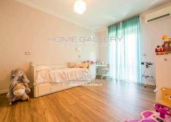 Camera da letto - Quadrilocale via Simone Schiaffino, Genova (zona Quarto) - foto 13