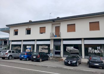 Foto 1 - Locale Commerciale VIA STATALE DEI GIOVI
7, Fino Mornasco - foto 1