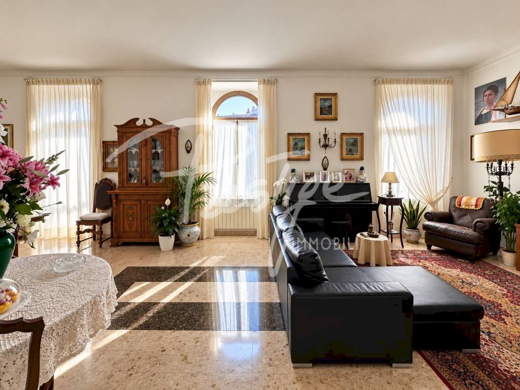 Salone - Appartamento via Roma, La Spezia - foto 3
