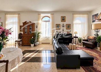Salone - Appartamento via Roma, La Spezia - foto 3
