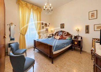 Camera da letto - Appartamento via Roma, La Spezia - foto 8