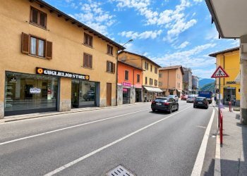 Zona - Negozio via Luino, 10, Lavena Ponte Tresa - foto 1