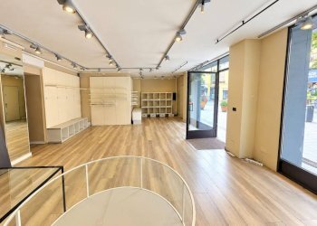 Interno non residenziale - Negozio via Luino, 10, Lavena Ponte Tresa - foto 4