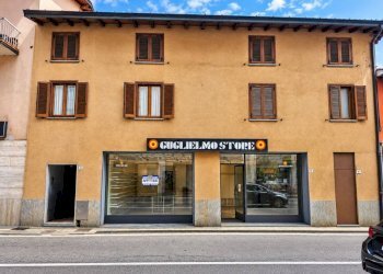 Facciata - Negozio via Luino, 10, Lavena Ponte Tresa - foto 7