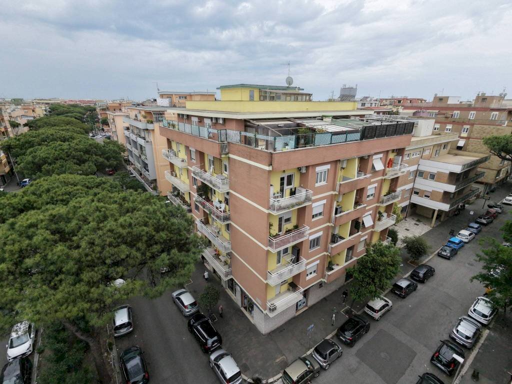 Facciata - Negozio via Ermanno Carlotto, Roma (zona Lido di Ostia) - foto 1