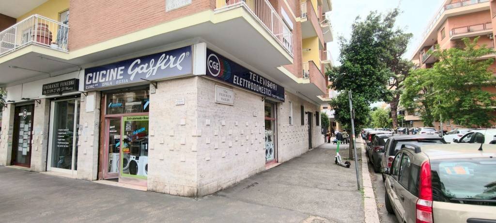 Facciata - Negozio via Ermanno Carlotto, Roma (zona Lido di Ostia) - foto 2
