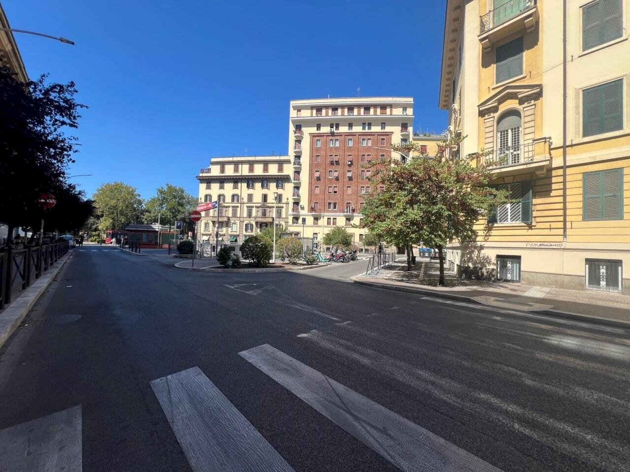 esterno - Box Largo Vercelli, Roma - foto 2