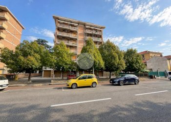 Four-room apartment Via alcide de gasperi, Ivrea - photo 2