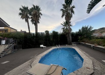 Piscina - Villa Via Alcide de Gasperi
 
23, Pedara - foto 6