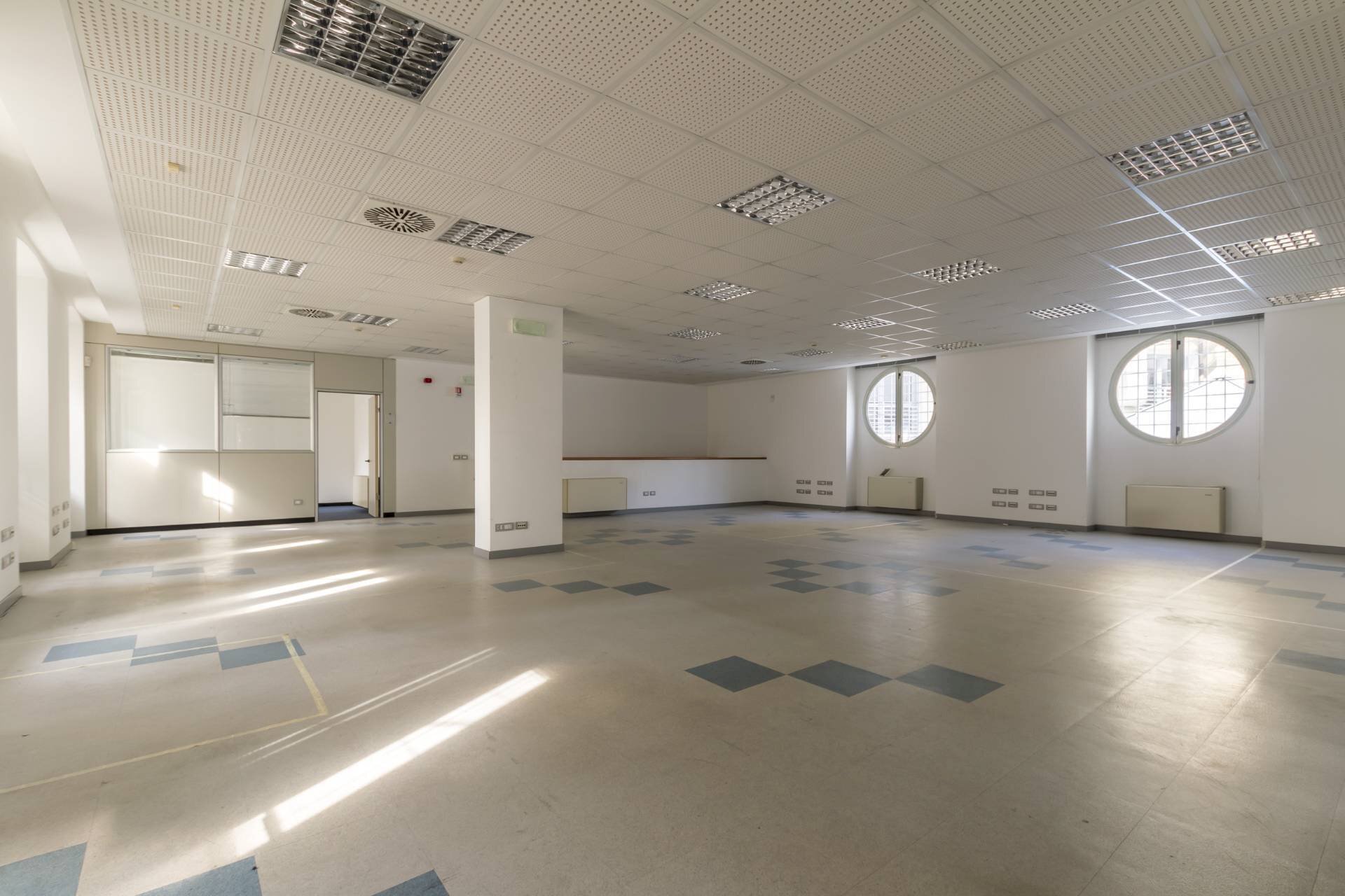 Foto 1 - Office Via Crispi
 
8, Trieste - photo 1