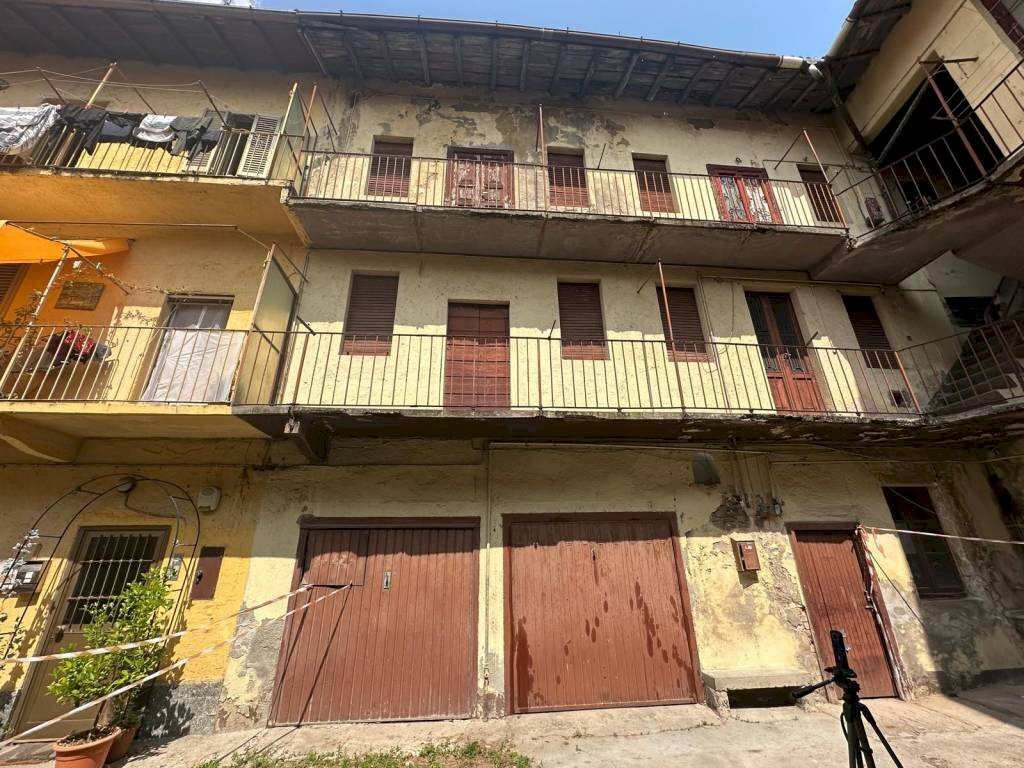 Facciata - Casa indipendente piazza Annibale Casolo, Somma Lombardo - foto 1
