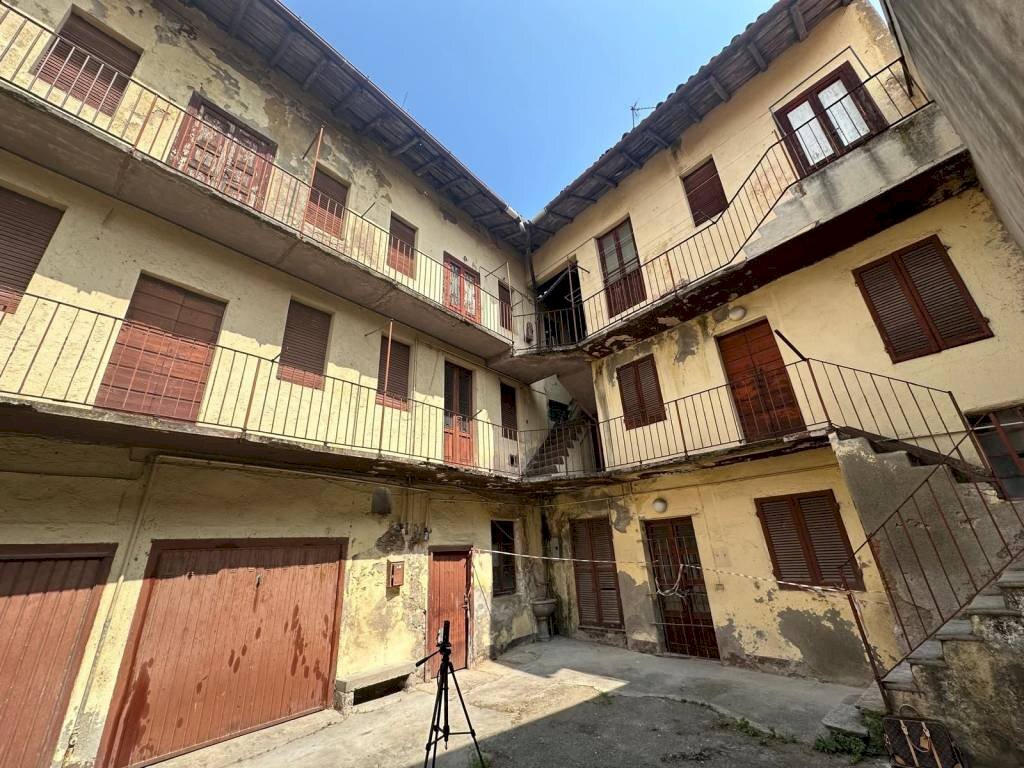 Facciata - Casa indipendente piazza Annibale Casolo, Somma Lombardo - foto 2