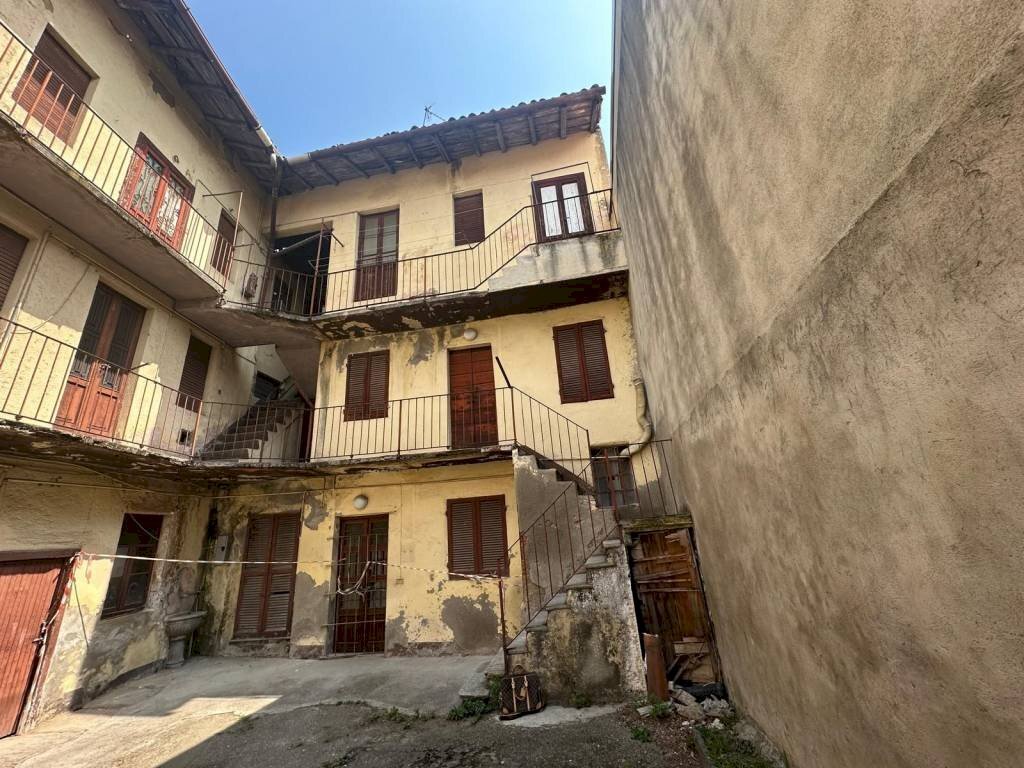 Facciata - Casa indipendente piazza Annibale Casolo, Somma Lombardo - foto 3