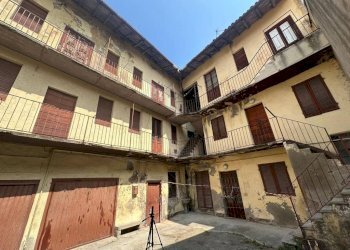 Facciata - Casa indipendente piazza Annibale Casolo, Somma Lombardo - foto 2