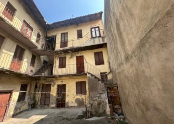 Facciata - Casa indipendente piazza Annibale Casolo, Somma Lombardo - foto 3