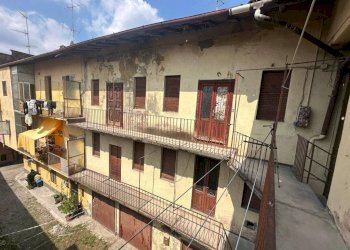 Facciata - Casa indipendente piazza Annibale Casolo, Somma Lombardo - foto 14