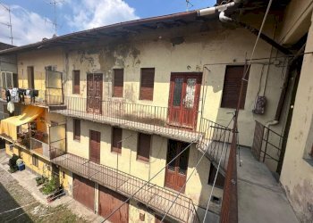 Facciata - Casa indipendente piazza Annibale Casolo, Somma Lombardo - foto 16