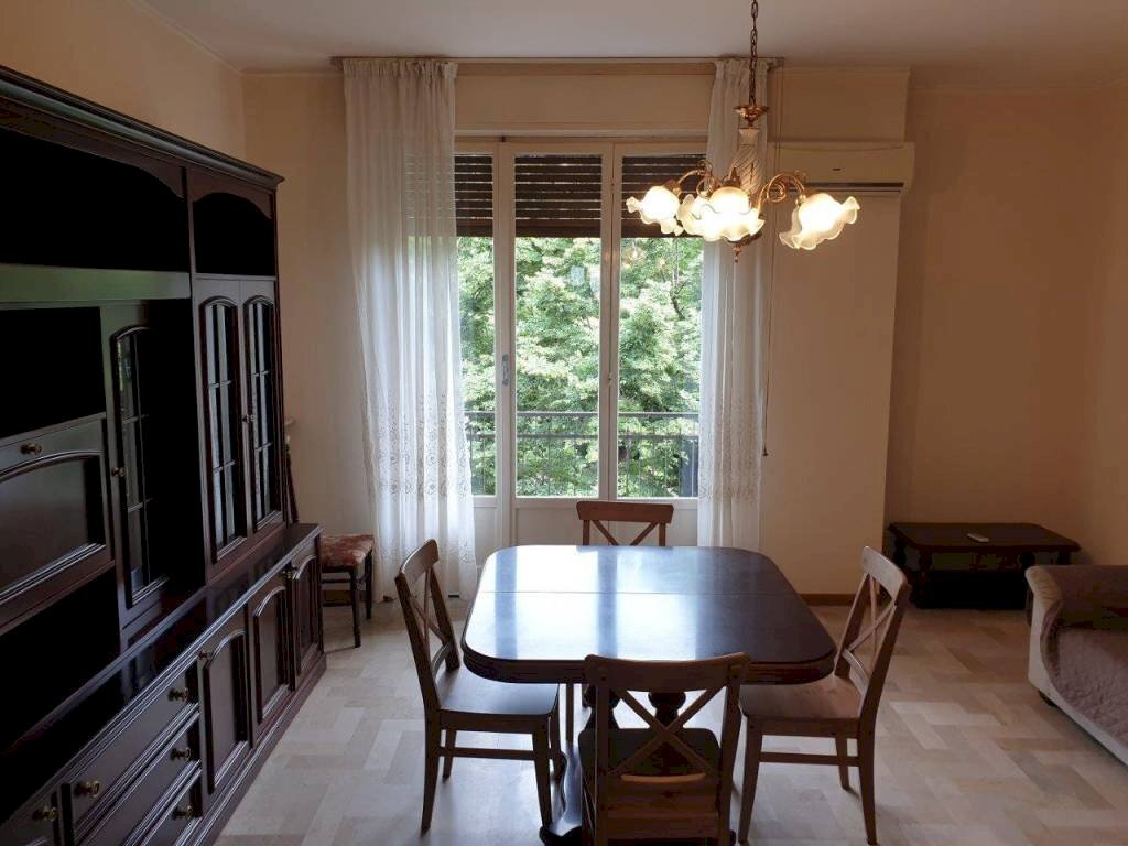 Salone - Three-room apartment viale Alberto Pasini, 10, Parma (neighborhood Pablo) - photo 3