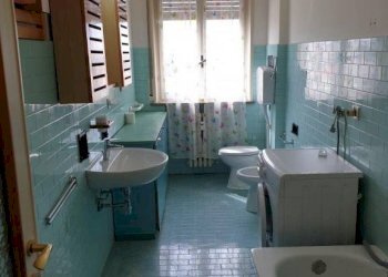 Bagno - Three-room apartment viale Alberto Pasini, 10, Parma (neighborhood Pablo) - photo 14