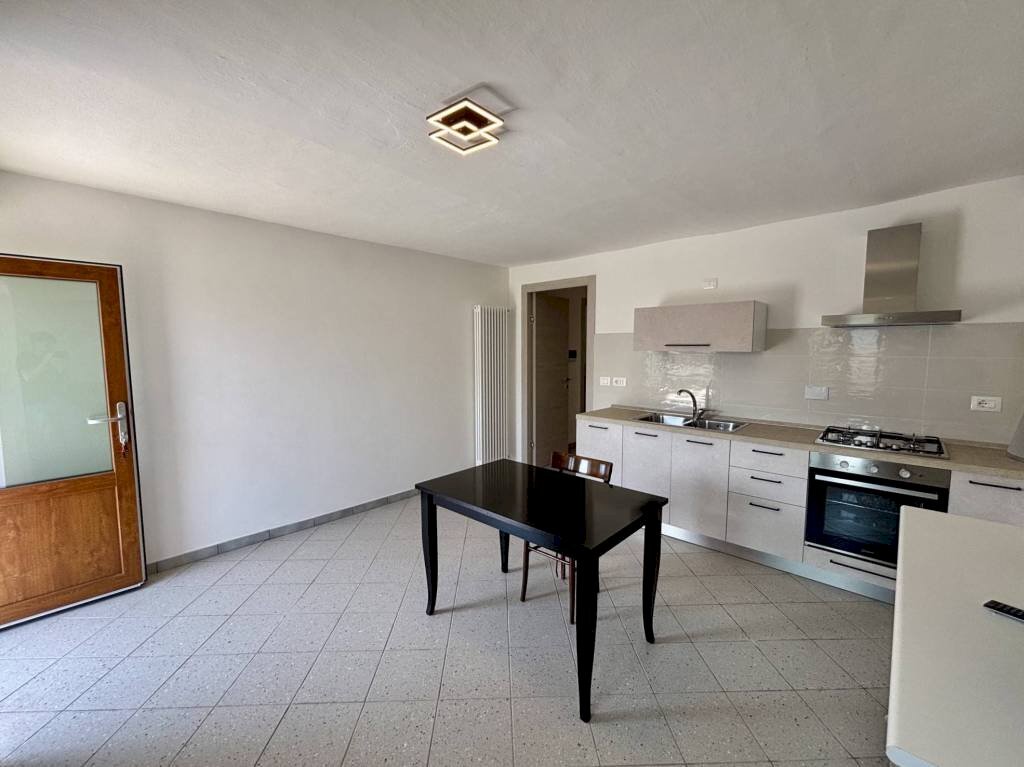 Cucina - Appartamento via Giosuè Gianavello, 53/7, Luserna San Giovanni - foto 3