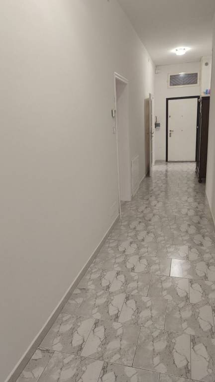 Corridoio - Three-room apartment via Giuseppe Pellizza da Volpedo, Bologna (neighborhood Murri) - photo 3