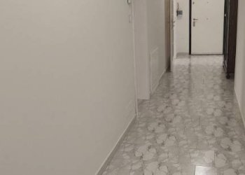 Corridoio - Three-room apartment via Giuseppe Pellizza da Volpedo, Bologna (neighborhood Murri) - photo 3