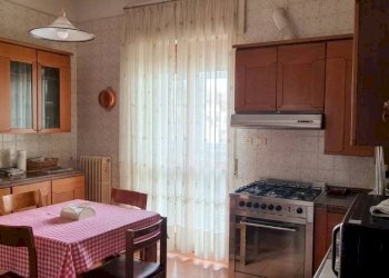 Cucina - Appartamento via Renato Dario Lupo, Taranto - foto 8