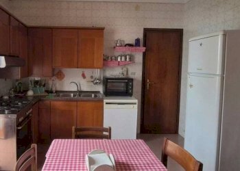 Cucina - Appartamento via Renato Dario Lupo, Taranto - foto 10