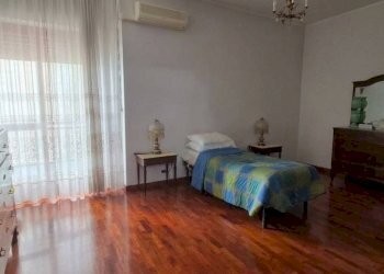 Camera da letto - Appartamento via Renato Dario Lupo, Taranto - foto 12