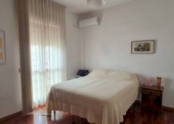 Camera da letto - Appartamento via Renato Dario Lupo, Taranto - foto 17