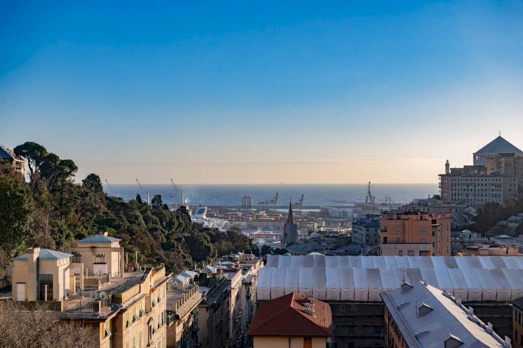 Vista - Trilocale via Bologna, 3, Genova (zona San Teodoro) - foto 2