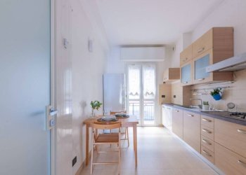 Cucina - Trilocale via Bologna, 3, Genova (zona San Teodoro) - foto 12