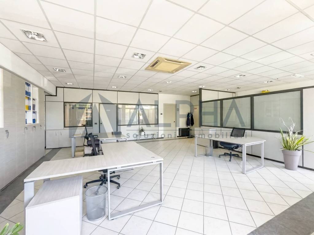 Interno non residenziale - Negozio via Balzella, Forlì - foto 1