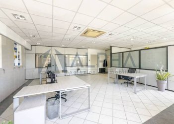 Interno non residenziale - Negozio via Balzella, Forlì - foto 1