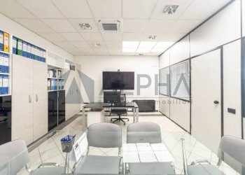 Interno non residenziale - Negozio via Balzella, Forlì - foto 2
