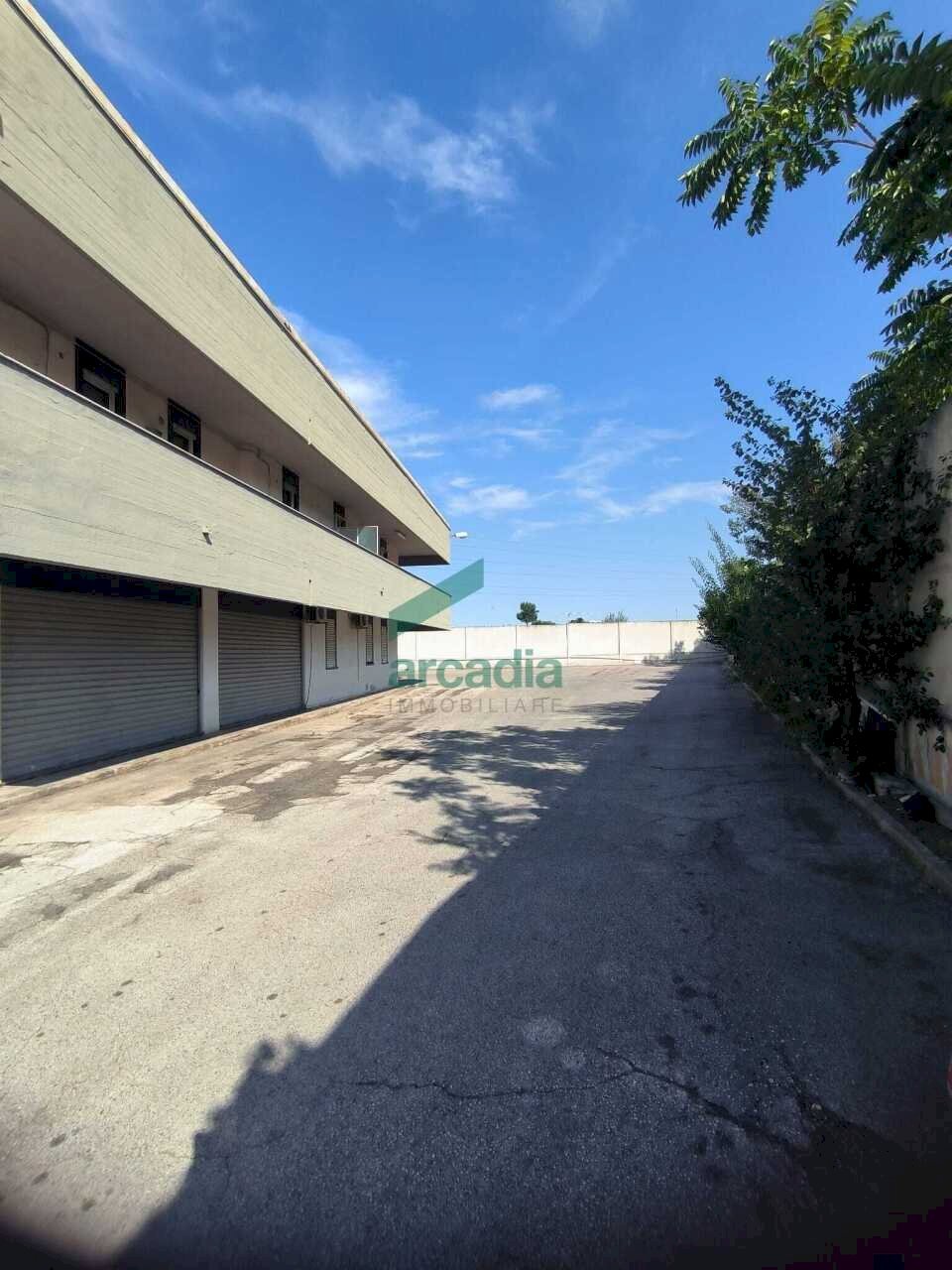 prospetto con vista e piazzale circostante - Ufficio Via San Giorgio Martire 22, Bari - foto 2