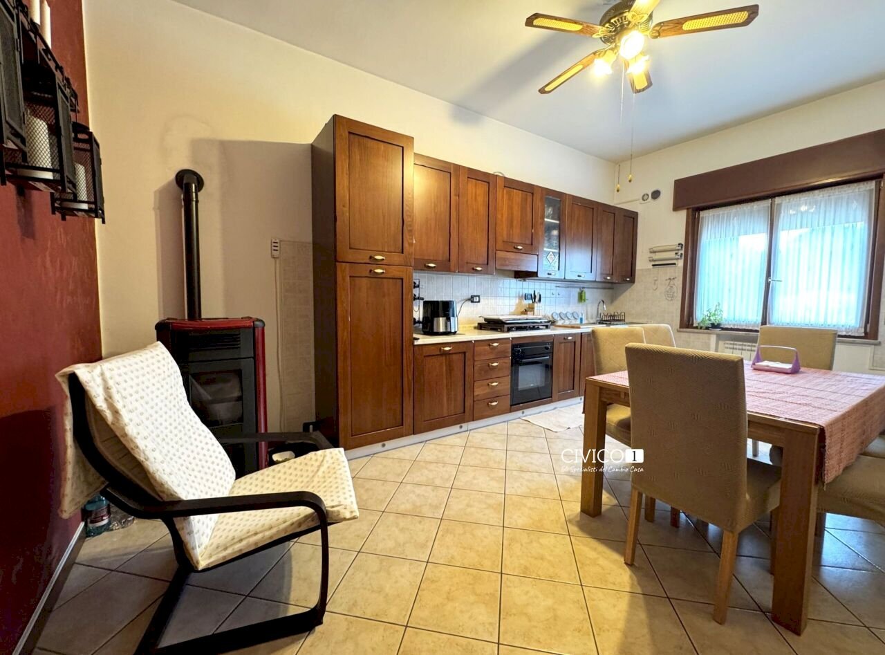 Cucina - Appartamento Via Stradone 82, Torri di Quartesolo - foto 1