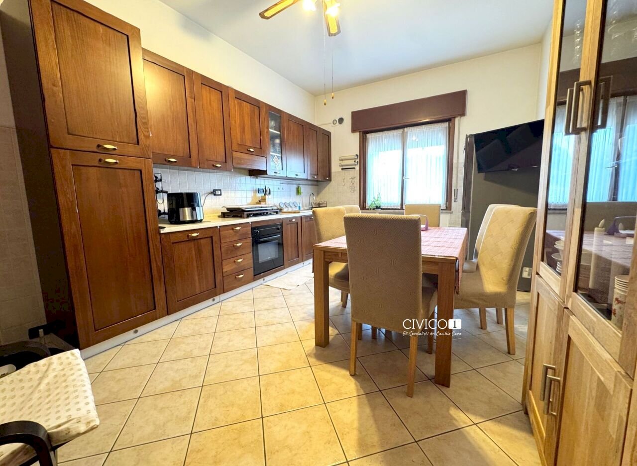 Cucina - Appartamento Via Stradone 82, Torri di Quartesolo - foto 3