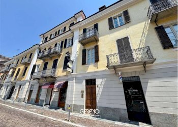 Quadrilocale Via Peveragno, 15, Cuneo (zona Centro Storico) - foto 1