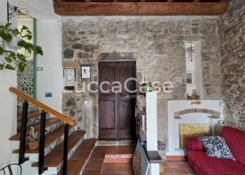 Portion of a house Fosdinovo - photo 1