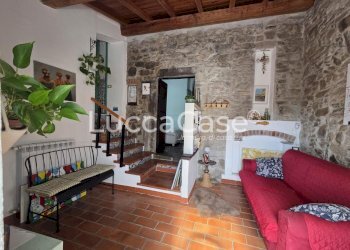 Portion of a house Fosdinovo - photo 5