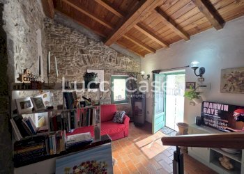 Portion of a house Fosdinovo - photo 8