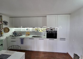 Portion of a house Fosdinovo - photo 9