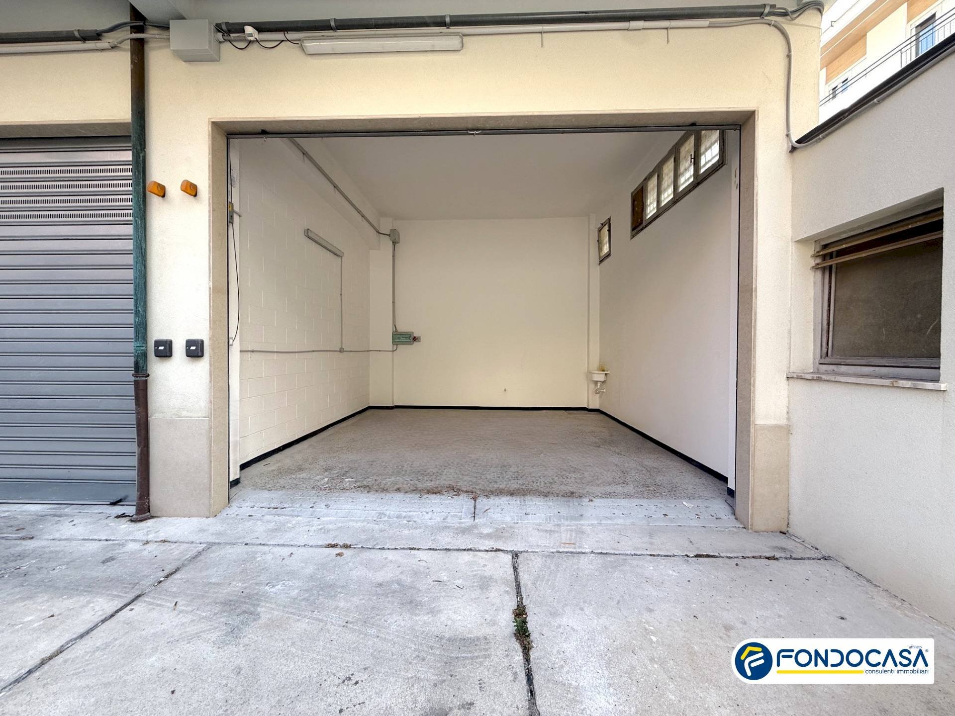 Foto 1 - Box Via Aurelia
 
378, Loano - foto 1