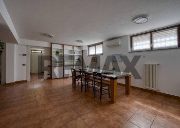 Sala da pranzo - Villa Via 20 settembre
 
18, Cirimido - foto 45