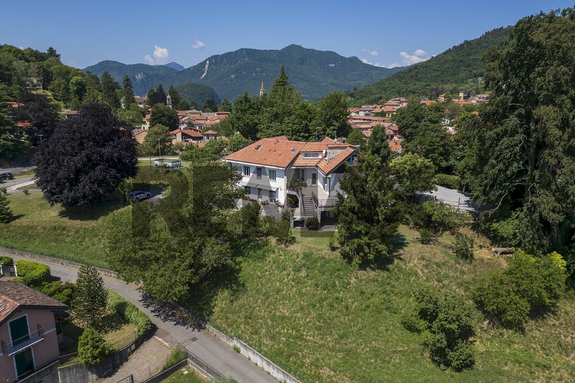 Vista delle montagne - Villa Via Carlo Maria Piazza
 
1, Viggiù - photo 1