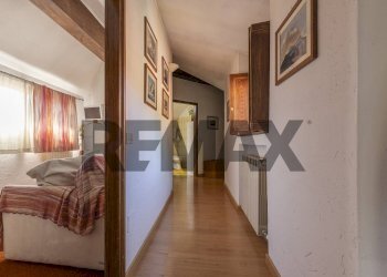Hall / corridoio - Villa Via Carlo Maria Piazza
 
1, Viggiù - foto 10