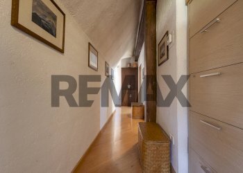 Hall / corridoio - Villa Via Carlo Maria Piazza
 
1, Viggiù - foto 15