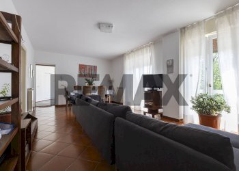 Sala da pranzo - Villa Via Carlo Maria Piazza
 
1, Viggiù - foto 23