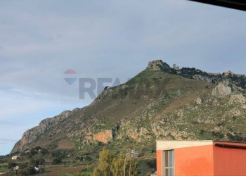 Vista delle montagne - Appartamento VIA VALENTI
 
70, Valderice - foto 23